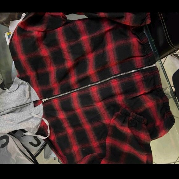 Plaid black red jacket with grey hoodie - Picture 5 of 5